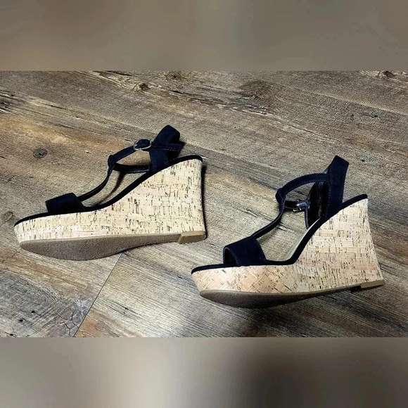 Michael by Michael Shannon T Strap Wedges - NWOT- Size 10 - Picture 5 of 7